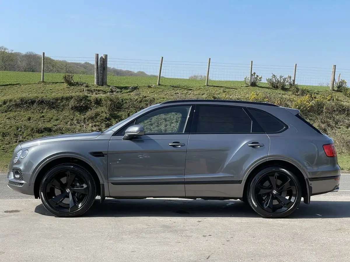 2019-bentley-bentayga-40-v8-big-59