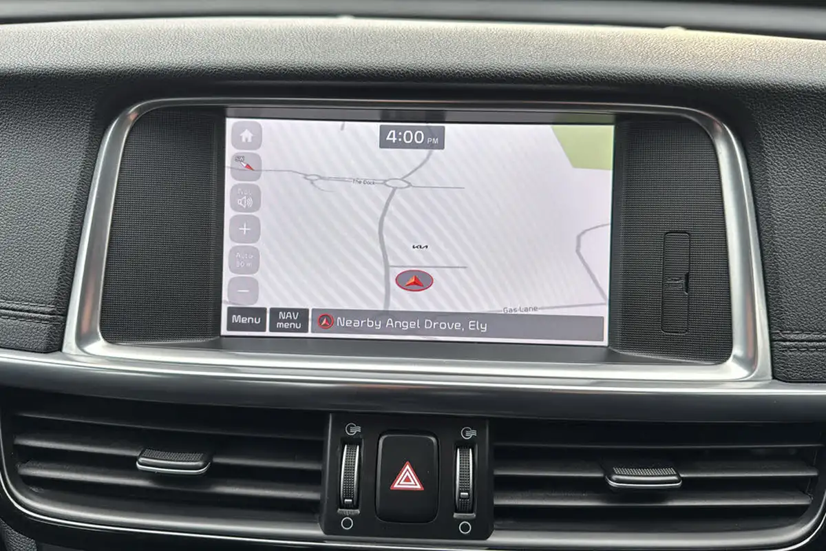 2016-kia-optima-20-gdi-phev-big-23