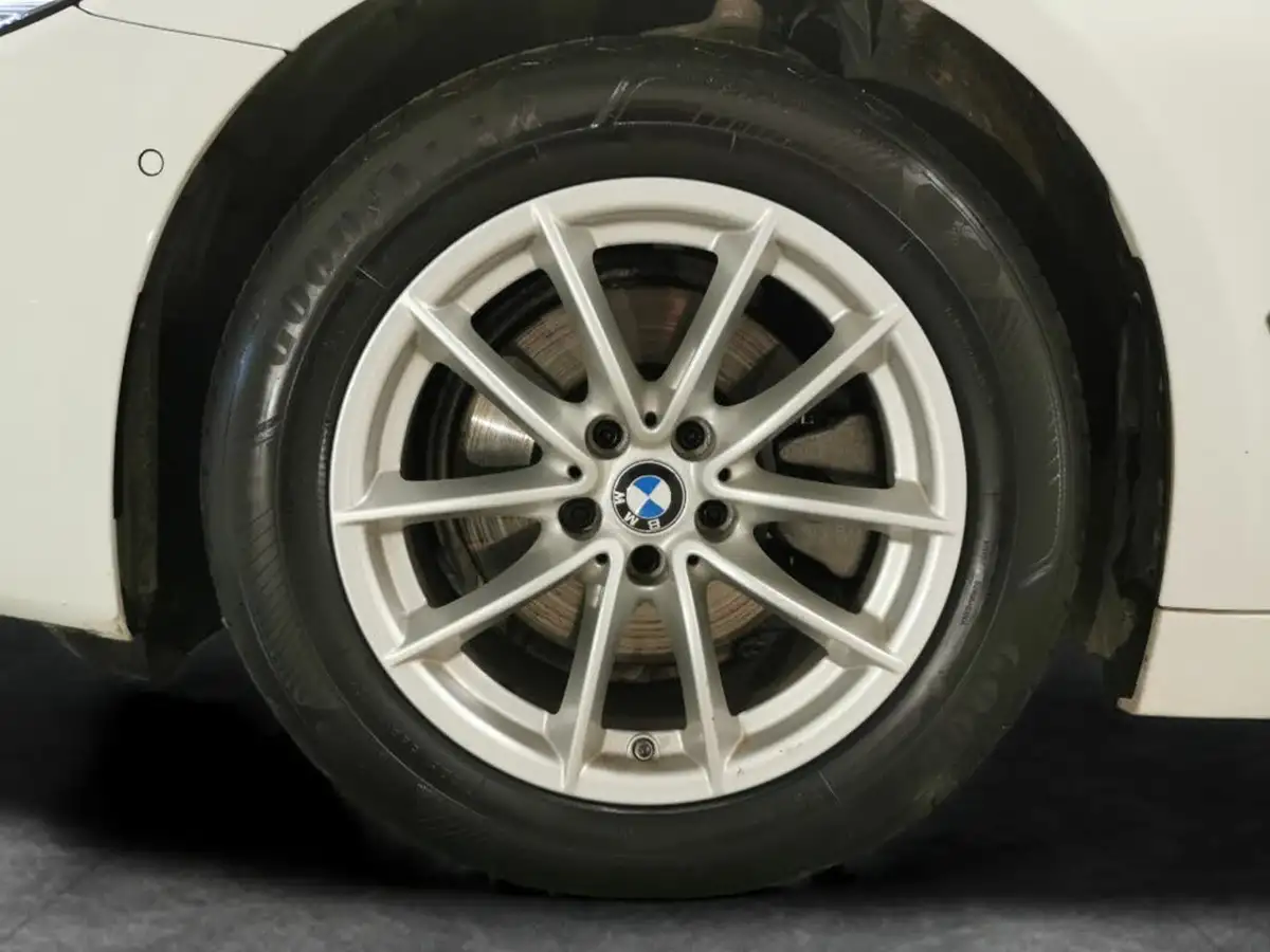 2021-bmw-5-series-20-520i-se-saloon-4d-big-26