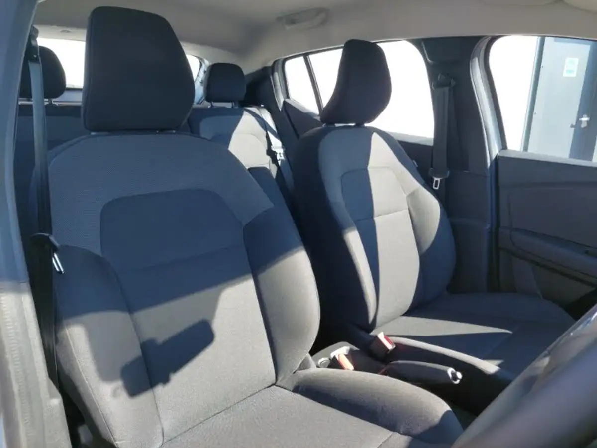 2022-dacia-sandero-10-tce-essential-90bhp-big-12