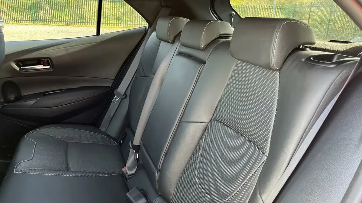 2022-toyota-corolla-18-vvt-i-excel-120bhp-trk-hatchback-big-12