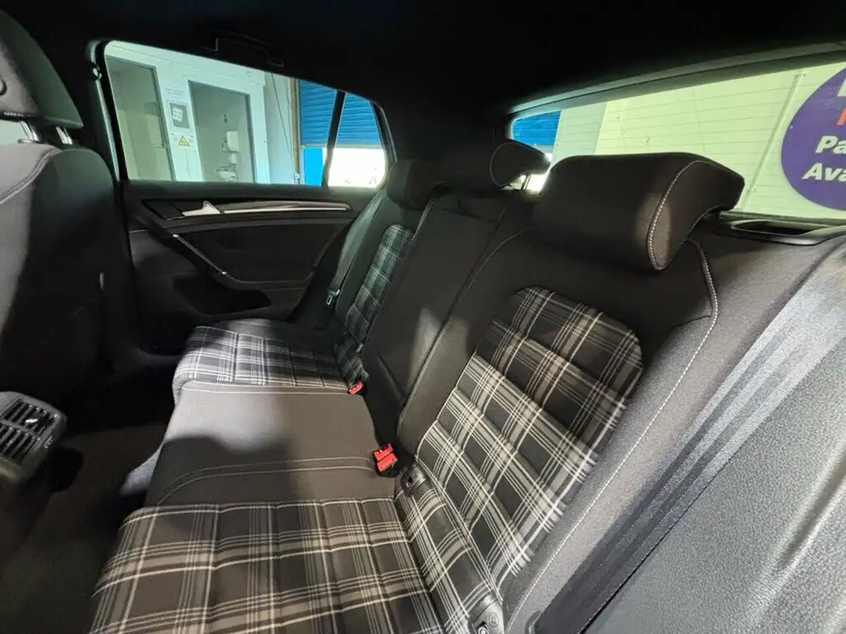 2014-volkswagen-golf-20tdi-gtd-5d-big-16