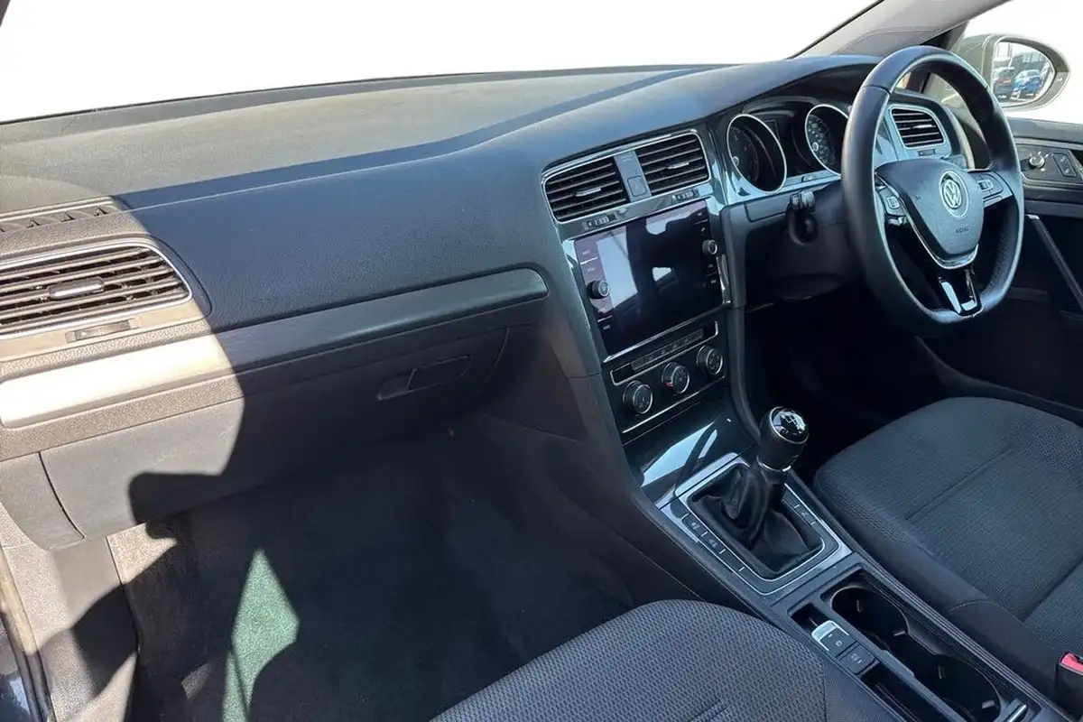 2019-volkswagen-golf-15-tsi-match-130ps-hatchback-5d-big-14