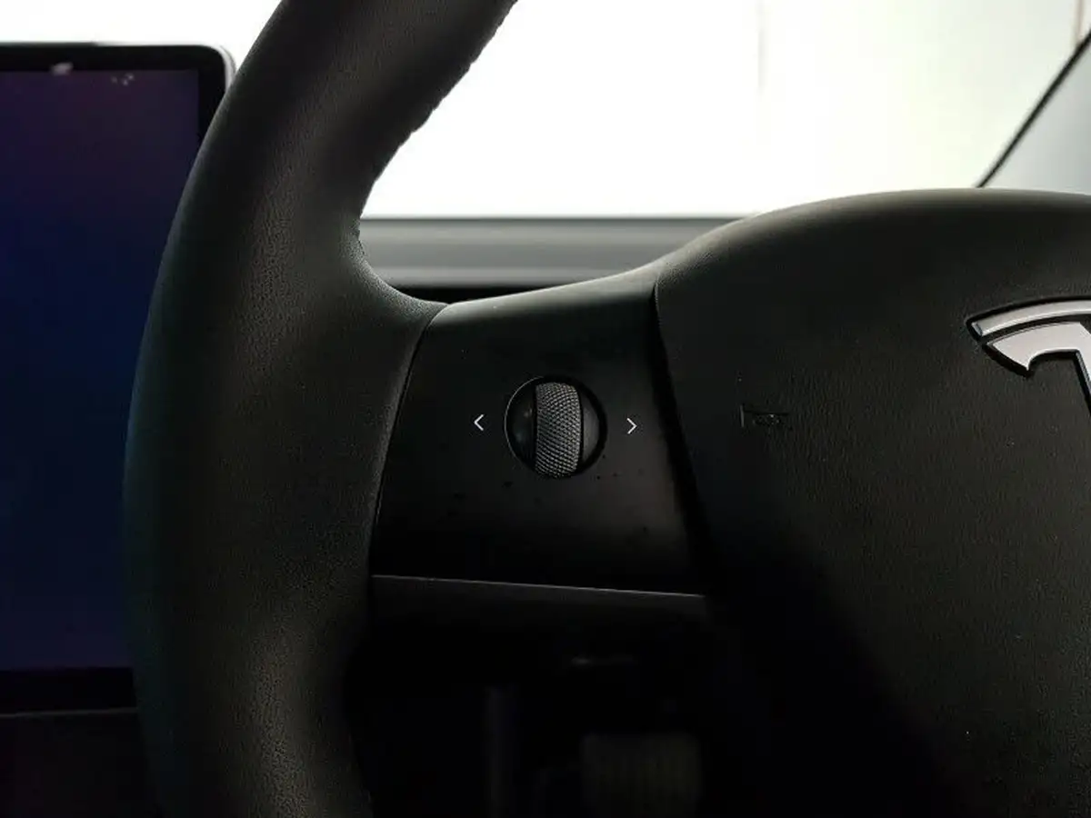2020-tesla-model-3-e-long-range-big-13