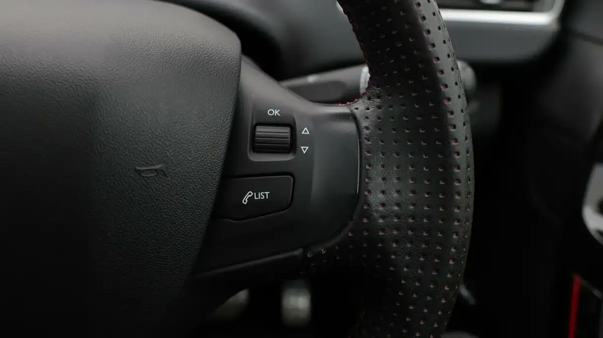 2018-peugeot-2008-suv-12-puretech-gt-line-110bhp-eat6-big-26