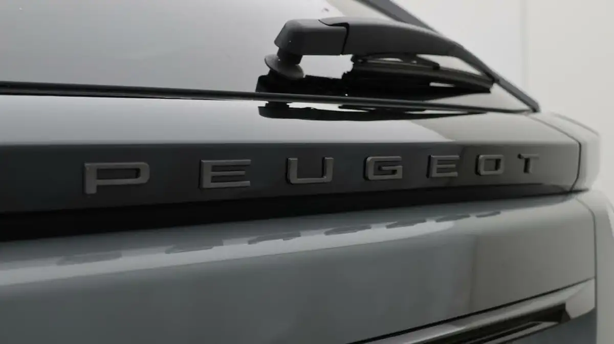 2024-peugeot-2008-suv-12-puretech-gt-130ps-eat8-big-21