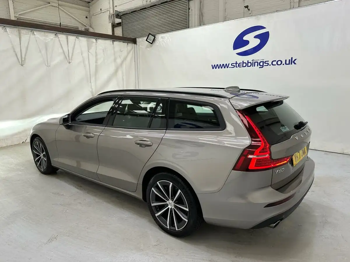 2021-volvo-v60-20-b3-momentum-161bhp-big-4