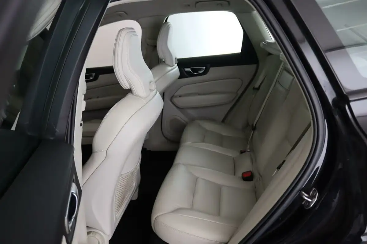 2019-volvo-xc60-20-t5-momentum-big-10