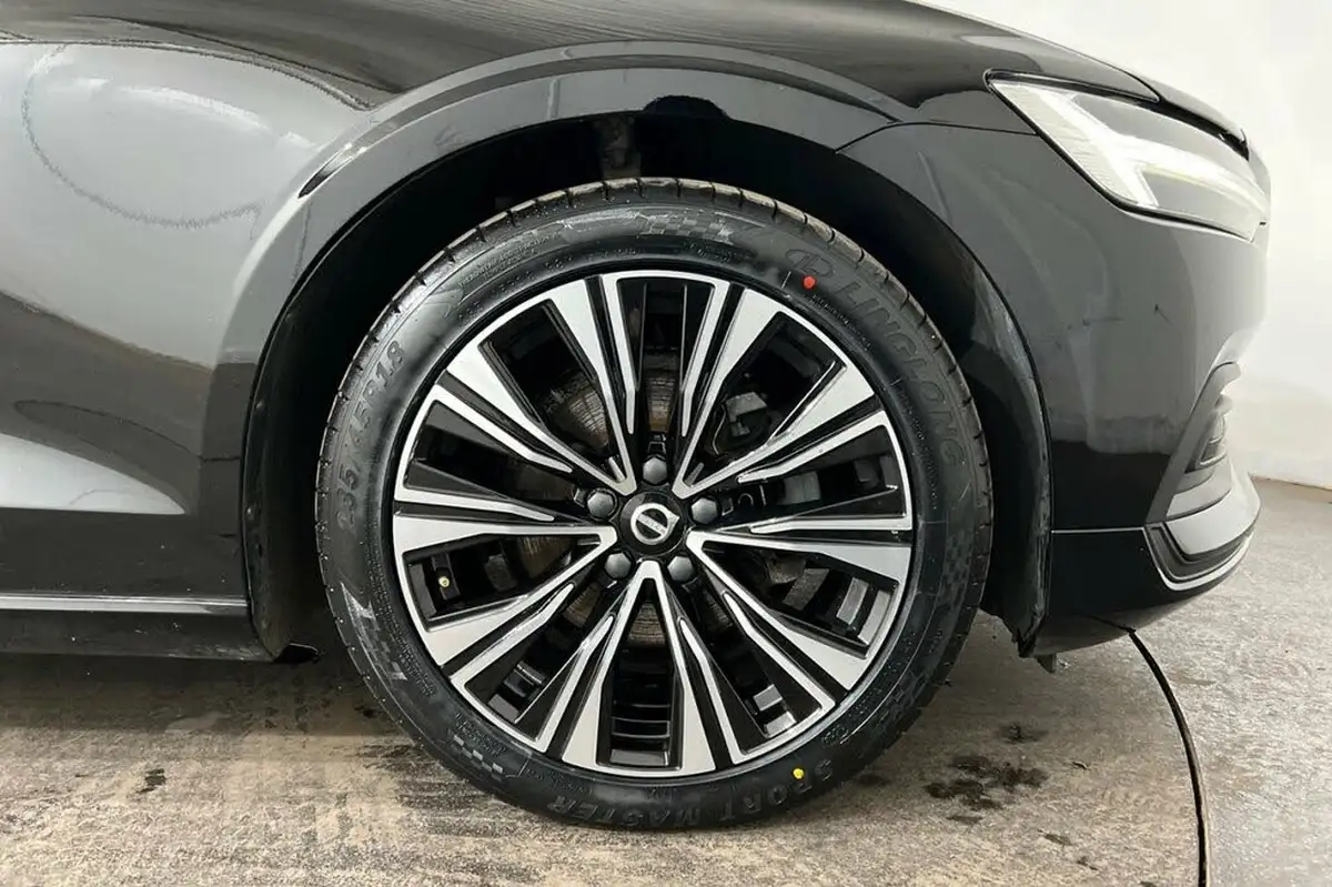 2022-volvo-v60-20-b3-core-big-13