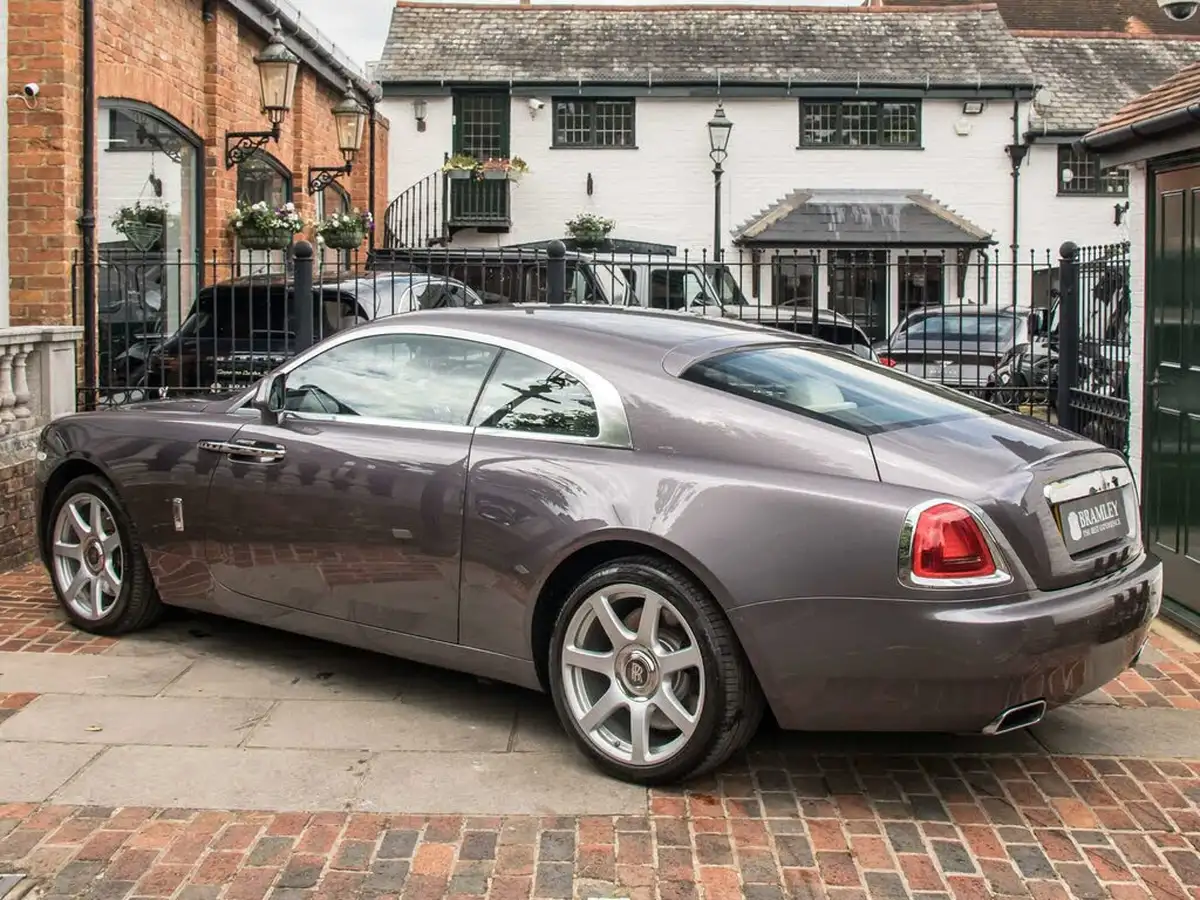 2016-rolls-royce-wraith-66-big-4