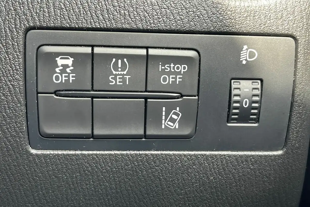 2015-mazda-mazda2-15-sport-nav-90ps-big-27