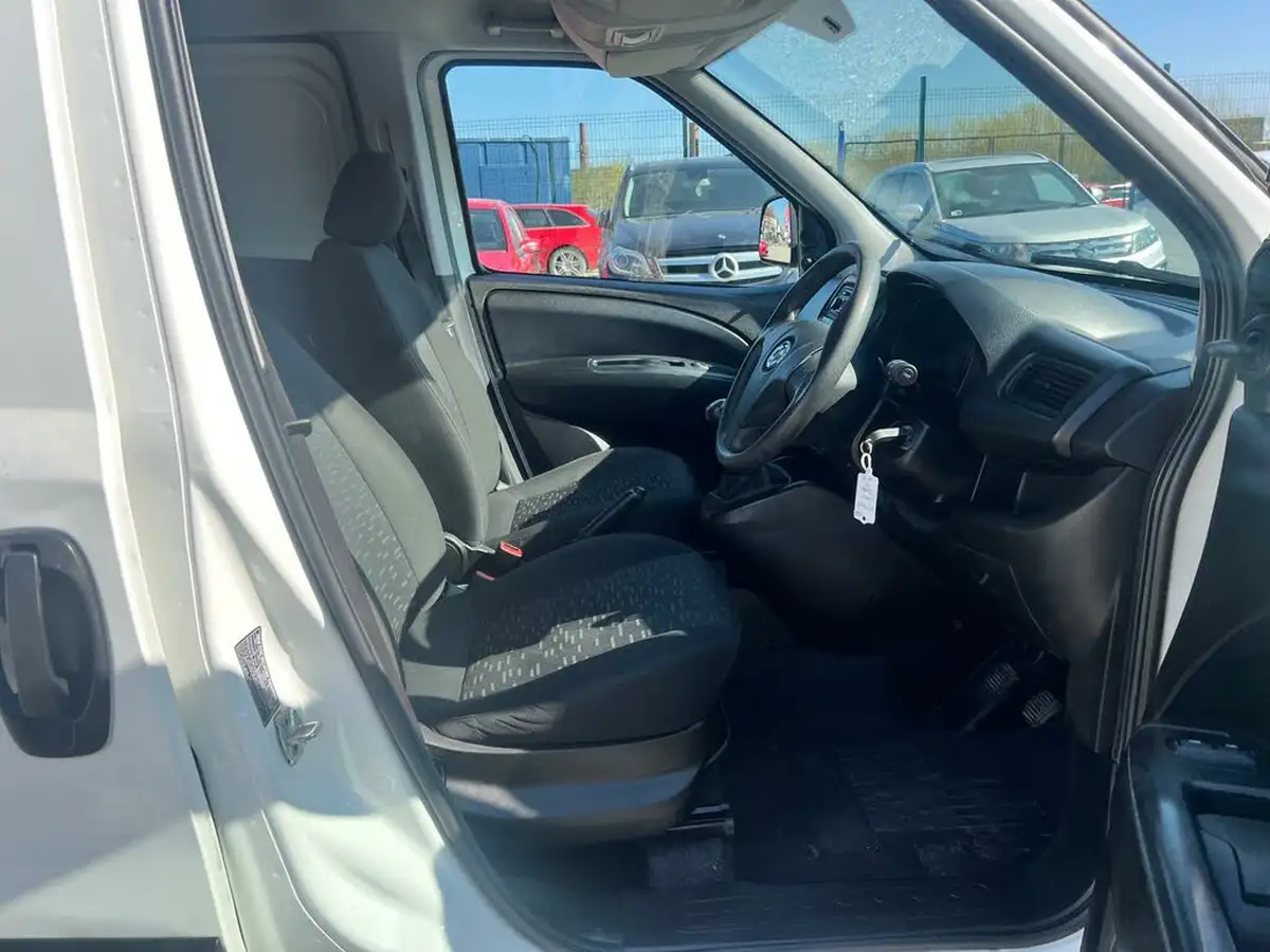 2017-vauxhall-combo-13cdti-2300-95pseu6-l1h1-5-seats-crew-big-14