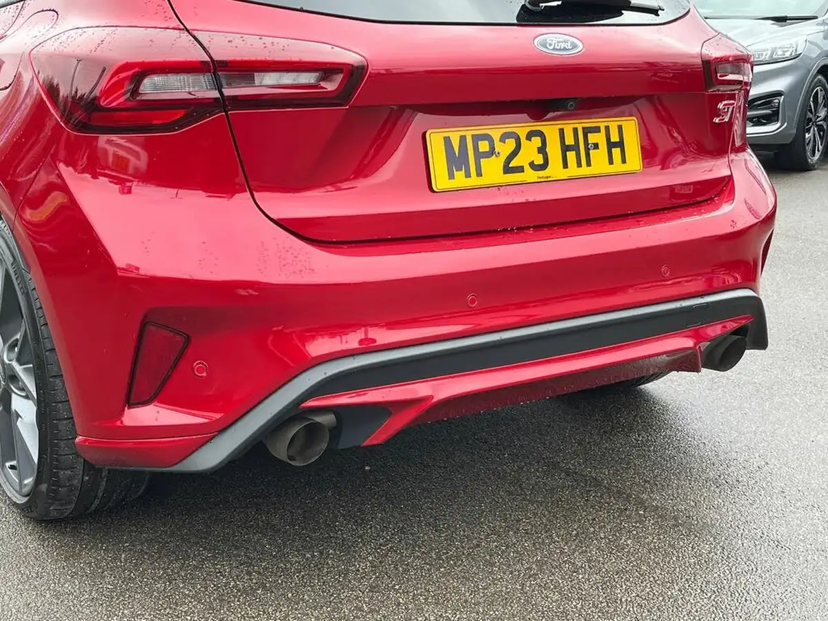 2023-ford-focus-23t-st-hatchback-big-24