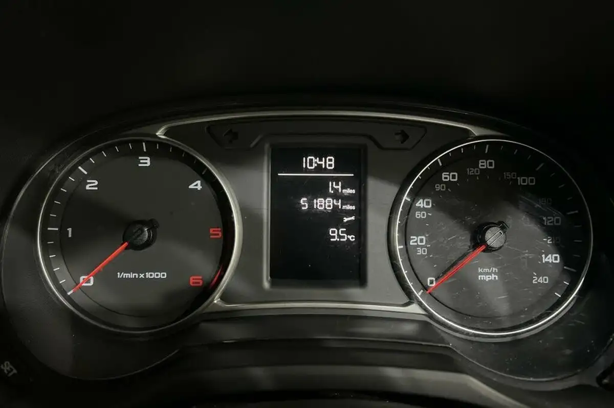2016-audi-a1-16tdi-se-sportback-5d-big-13