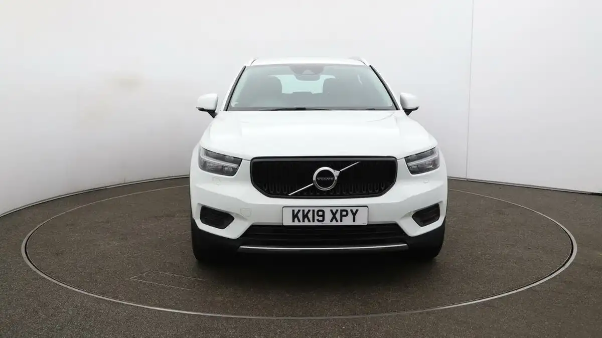 2019-volvo-xc40-15-t3-momentum-163bhp-big-2