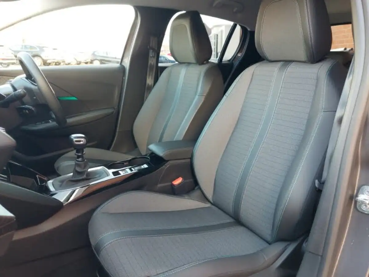 2022-peugeot-208-12-puretech-allure-premium-100bhp-big-11