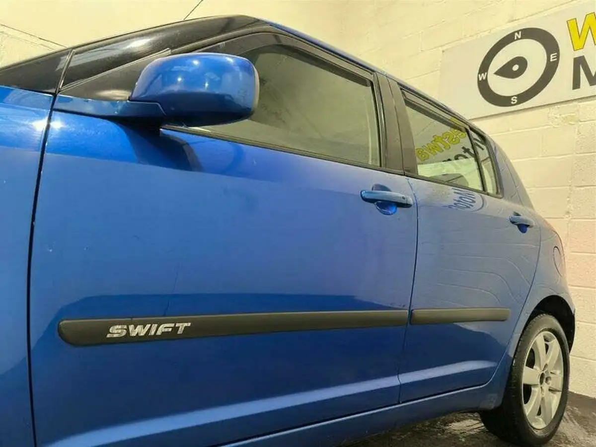 2010-suzuki-swift-15-sz4-big-19