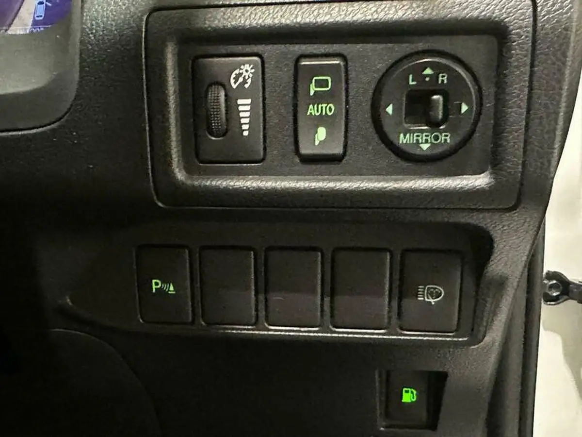 2011-lexus-ct-200h-18-se-l-premier-big-29