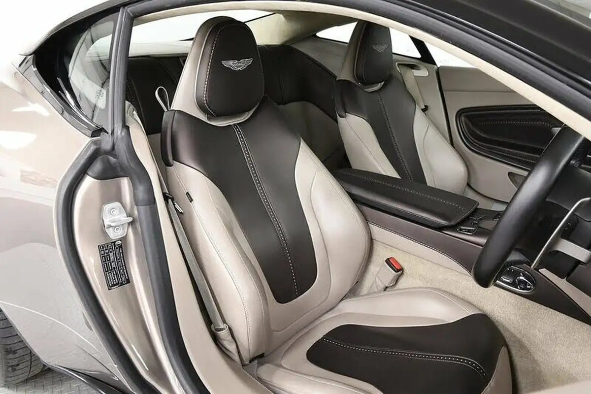 2017-aston-martin-db11-52-v12-launch-edition-big-6