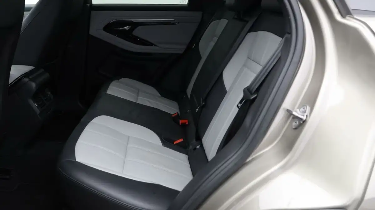 2022-land-rover-range-rover-evoque-15-p300e-r-dynamic-s-big-15