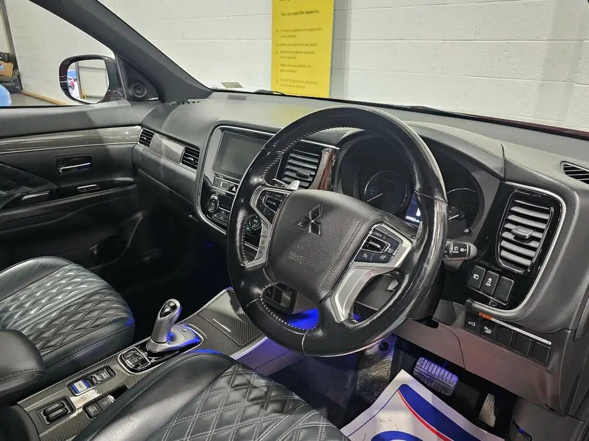 2018-mitsubishi-outlander-24-5h-phev-big-11