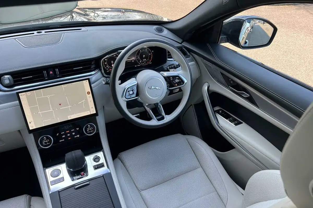 2023-jaguar-f-pace-20-d200-r-dynamic-se-black-big-27