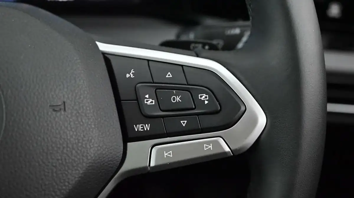 2022-volkswagen-golf-20tdi-style-150ps-hatchback-dsg-big-23