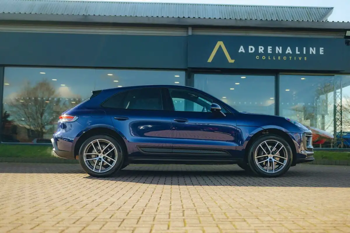 2022-porsche-macan-20-big-7