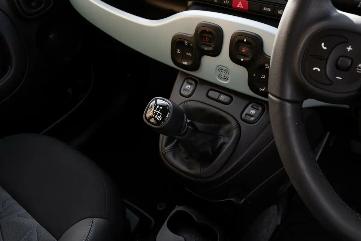 2020-fiat-panda-10-city-cross-big-27