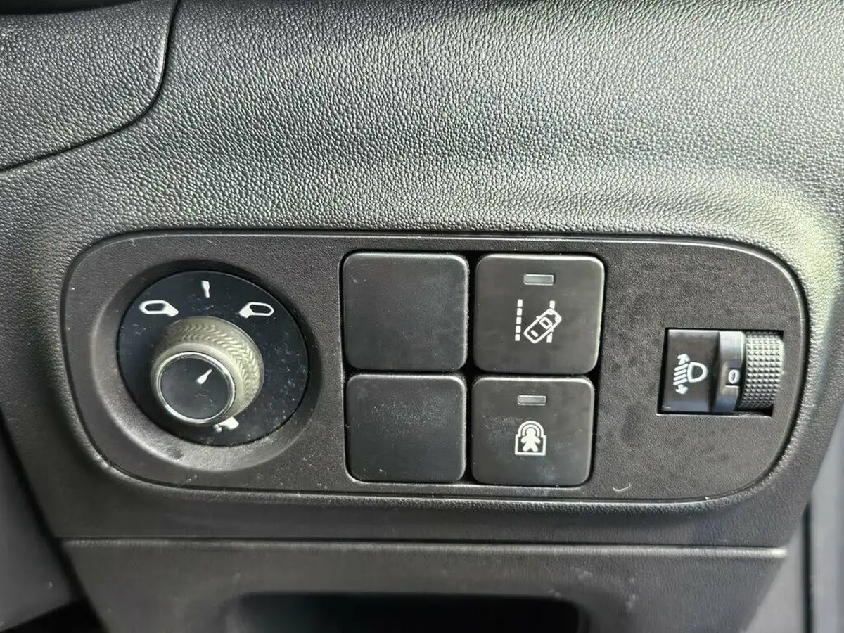 2019-citroen-c3-12-puretech-flair-82ps-ss-big-18