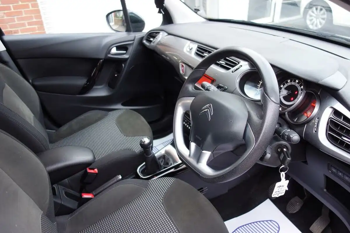 2015-citroen-c3-12-puretech-exclusive-big-15