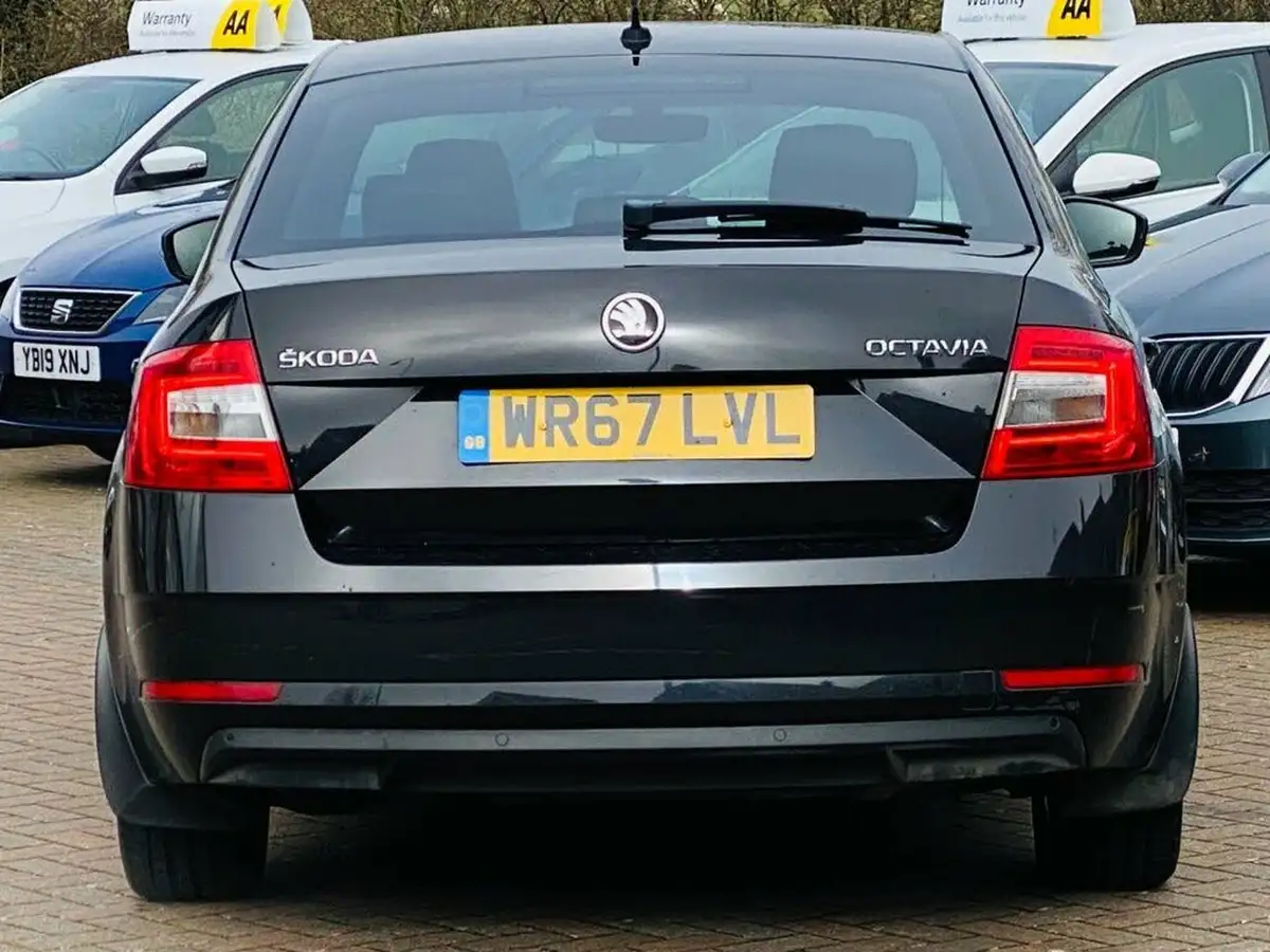 2017-skoda-octavia-20tdi-se-l-hatchback-dsg-big-12