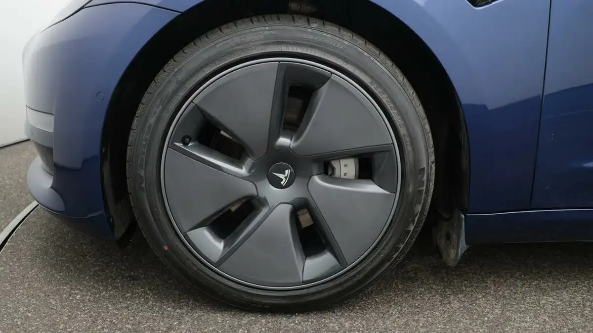 2021-tesla-model-3-e-long-range-4x4-big-18