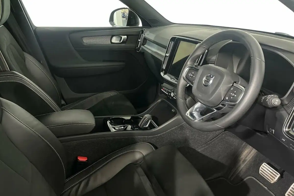2022-volvo-xc40-15-t3-r-design-auto-big-8