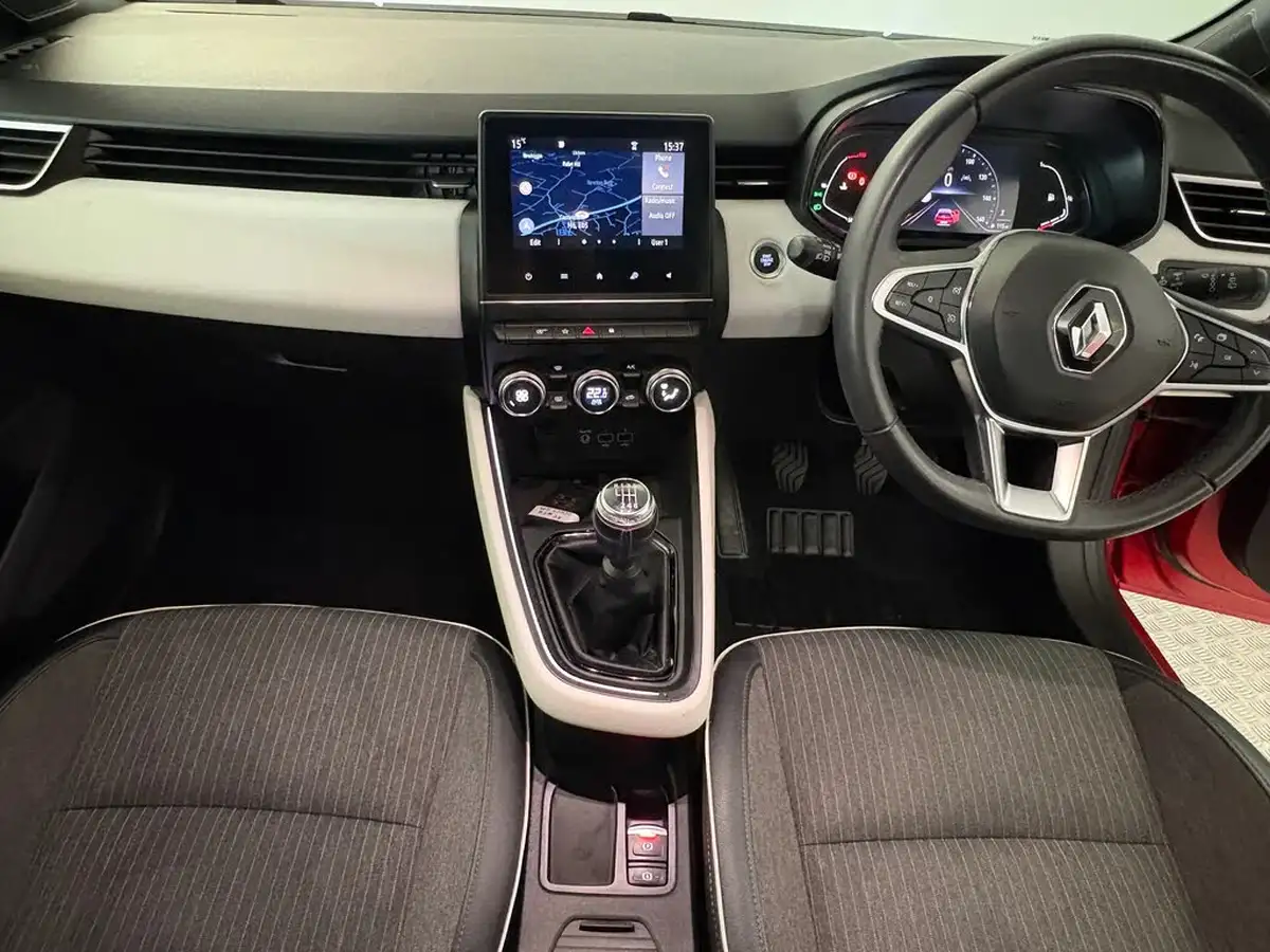 2023-renault-clio-10-tce-techno-big-15