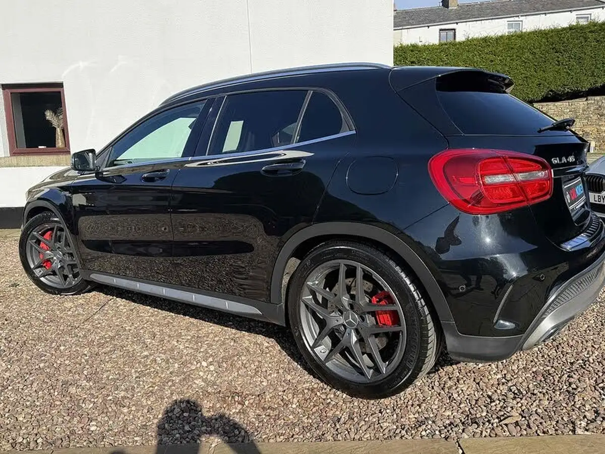 2015-mercedes-benz-gla-class-20-amg-big-25