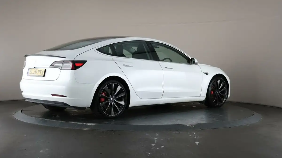 2020-tesla-model-3-e-performance-big-7