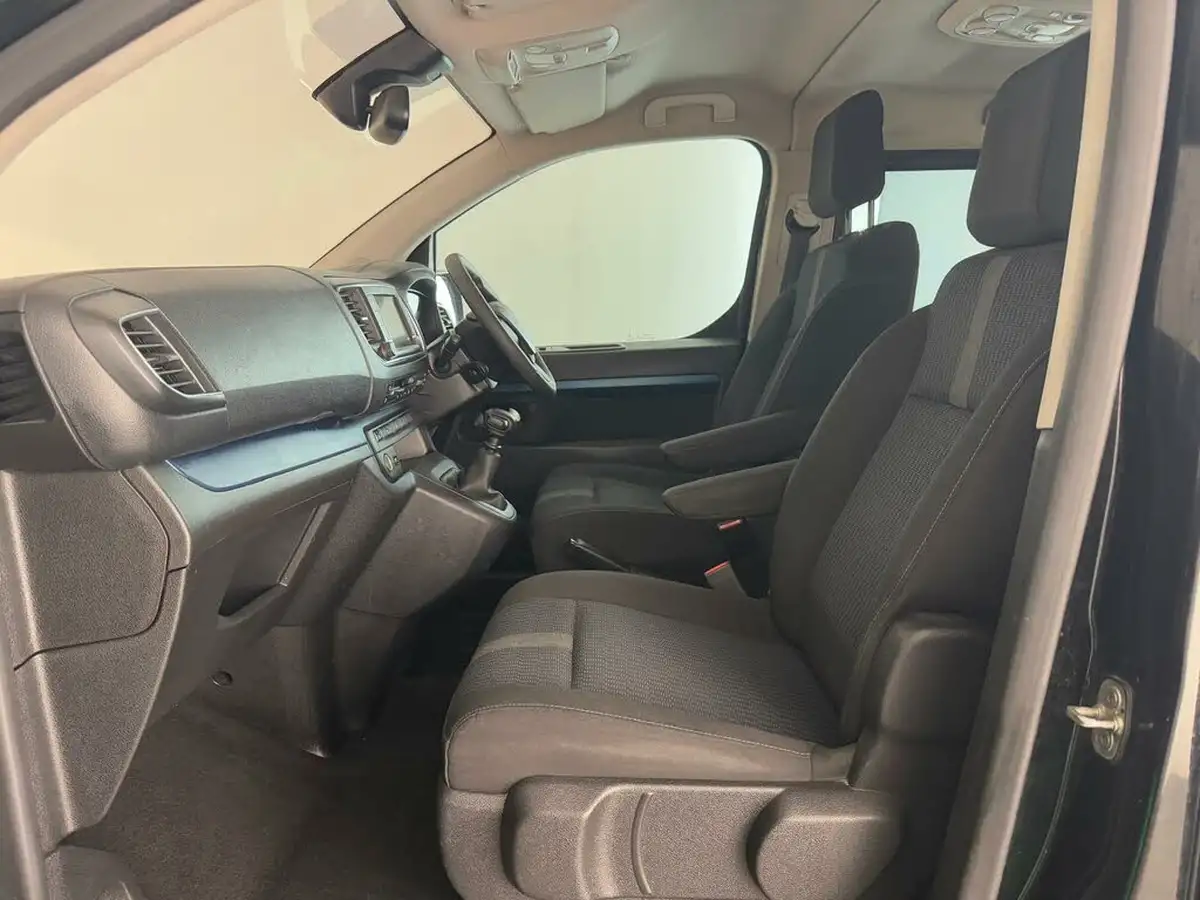 2020-peugeot-traveller-15-bluehdi-active-standardss-big-11