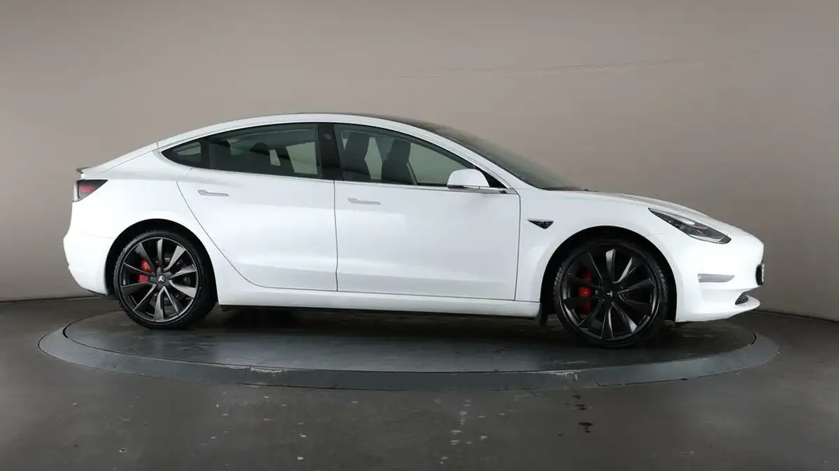 2020-tesla-model-3-e-performance-big-49