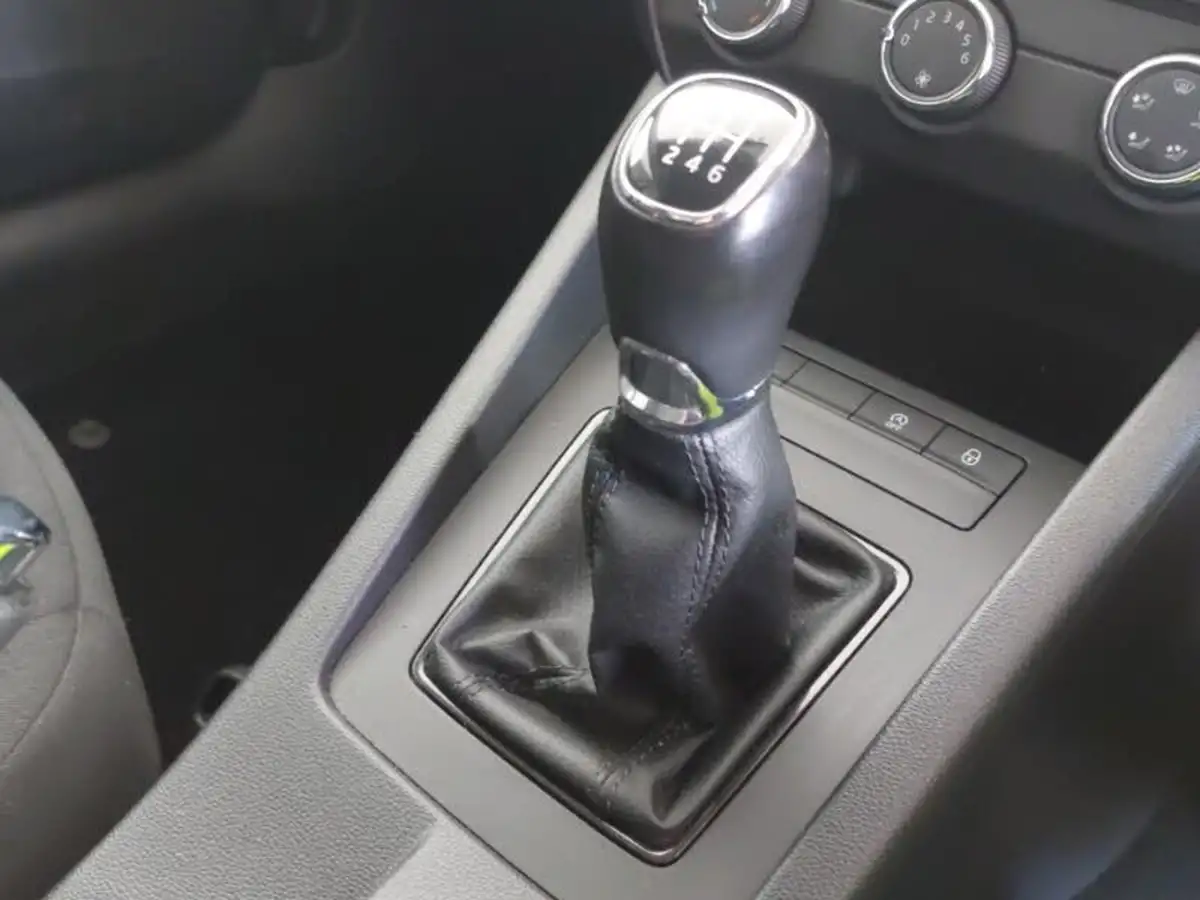 2019-skoda-octavia-10-tsi-s-hatchback-big-15