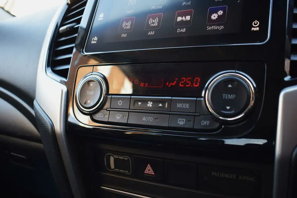 2020-mitsubishi-l200-22di-d-barbarian-auto-big-22