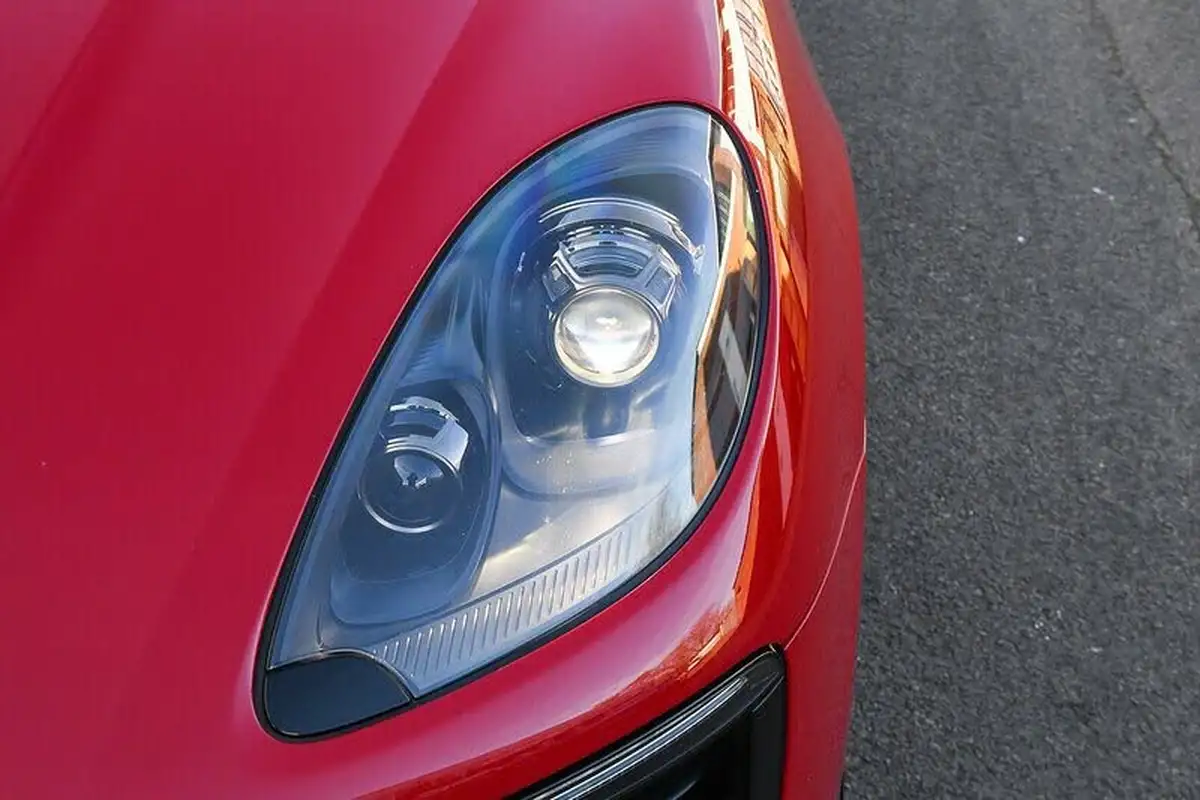 2018-porsche-macan-30-gts-big-17