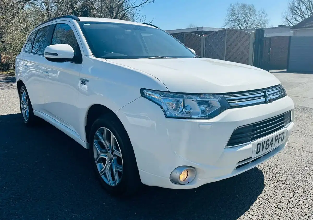 2014-mitsubishi-outlander-20-gx4h-big-3