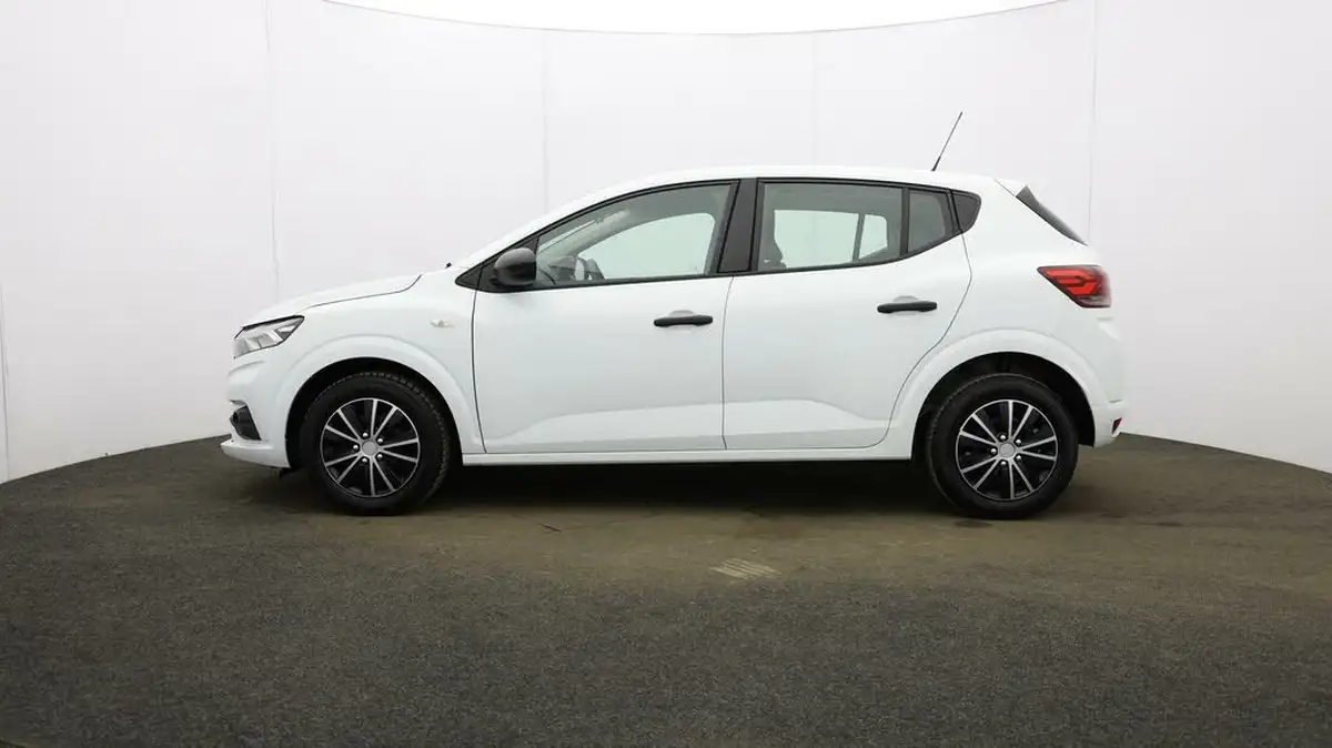 2021-dacia-sandero-10-tce-essential-90bhp-big-3