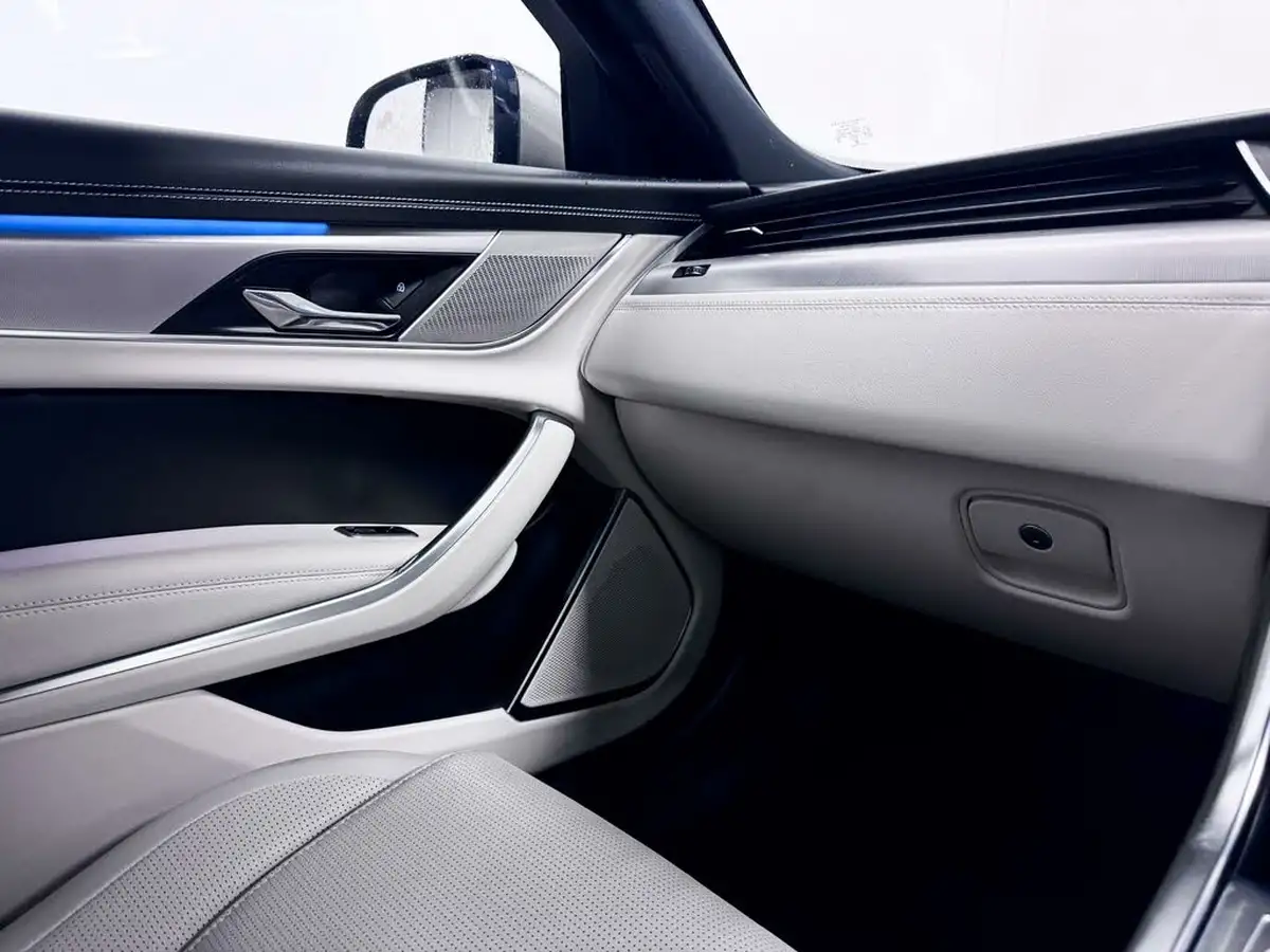 2022-jaguar-xf-20-d200-r-dynamic-se-rwd-saloon-4d-big-31