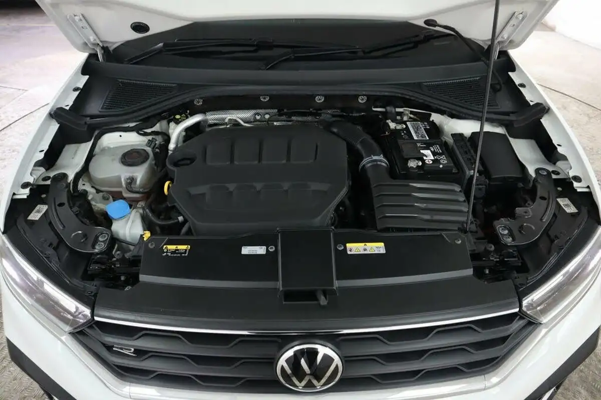 2021-volkswagen-t-roc-20-tsi-r-big-29
