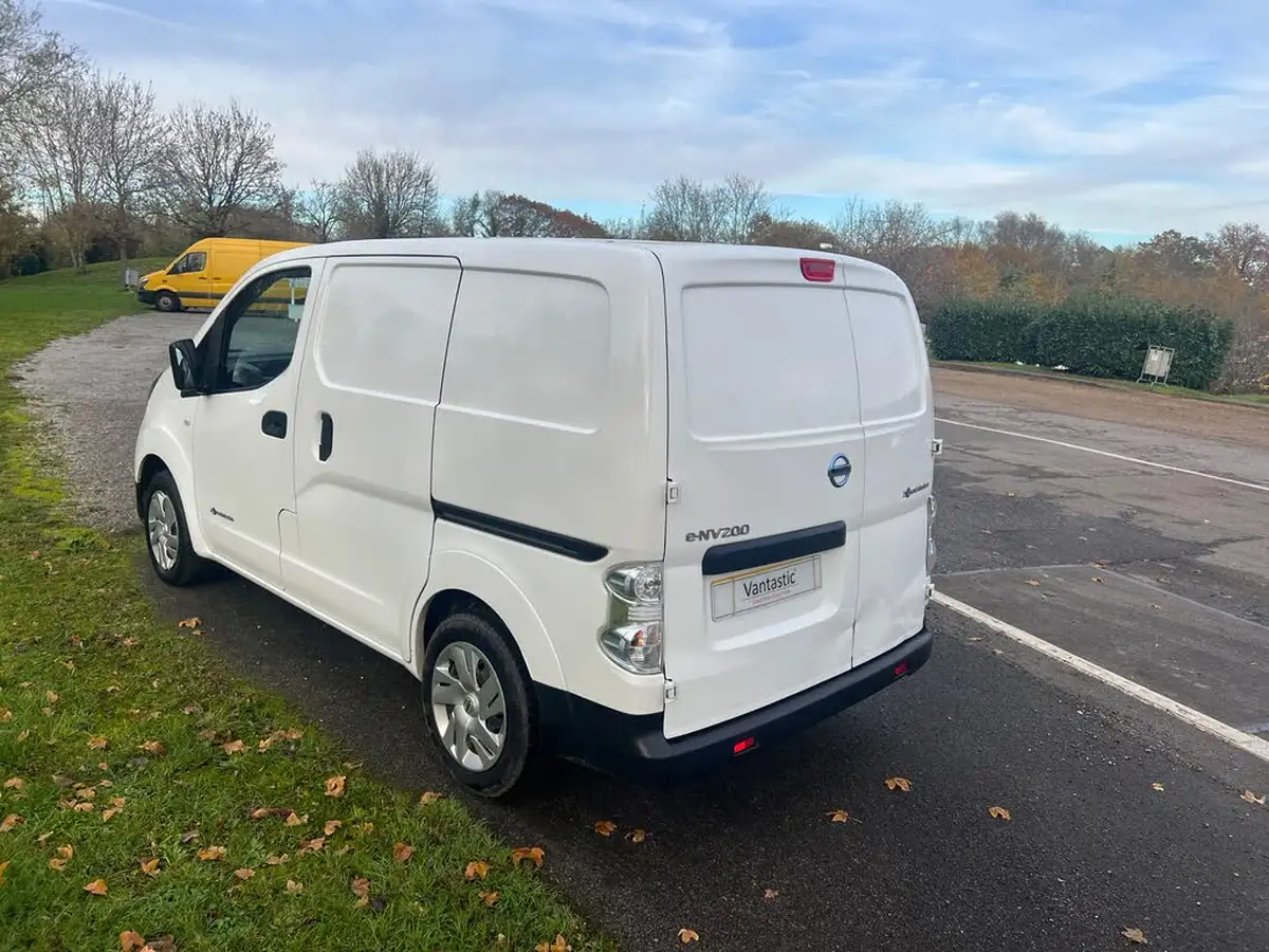 2021-nissan-env200-e-visia-panel-van-auto-big-8