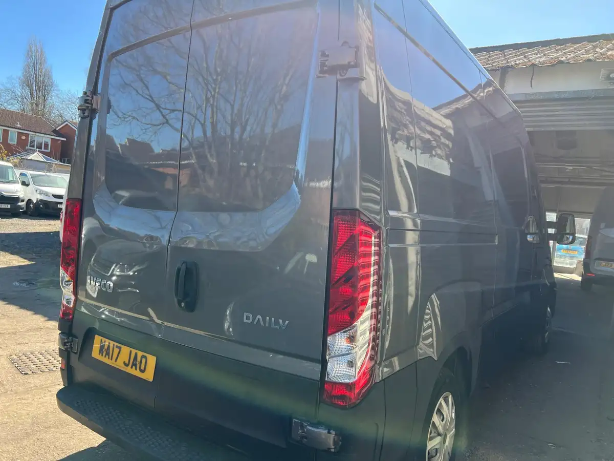 2017-iveco-daily-s-class-23td-35s16v-3520-h2-business-3520-big-15
