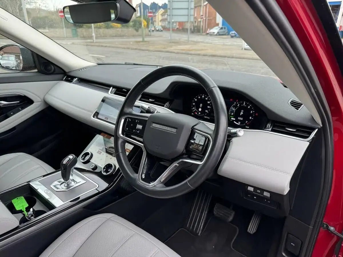 2021-land-rover-range-rover-evoque-15-p300e-se-big-22