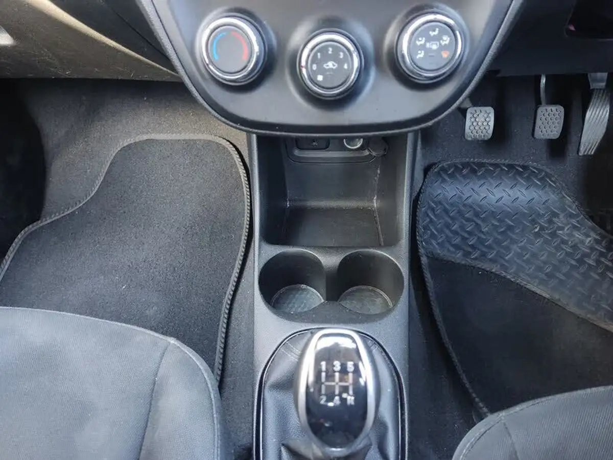 2017-vauxhall-viva-10i-se-big-17